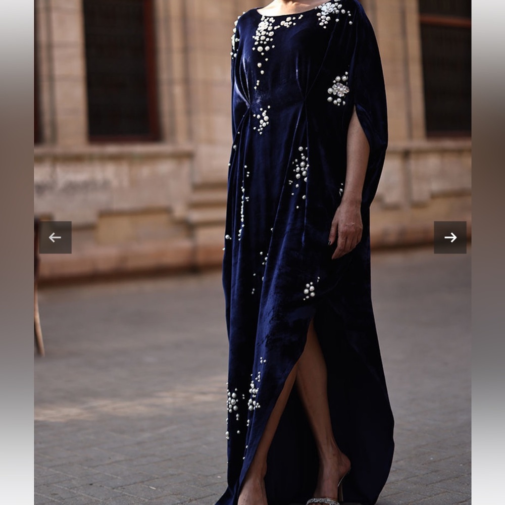 Rozina Munib Kaftan Navy Blue Velvet with Pearl - Picture 5 of 10